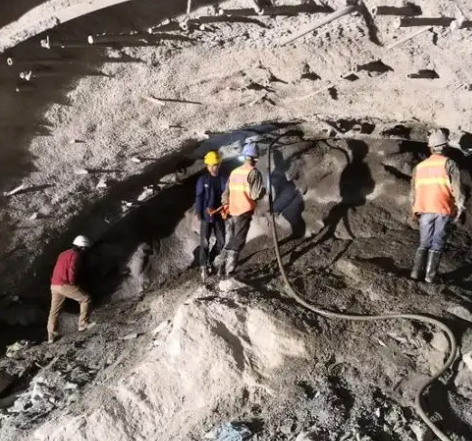 纳雍拱顶带模注浆料的施工流程及注意事项